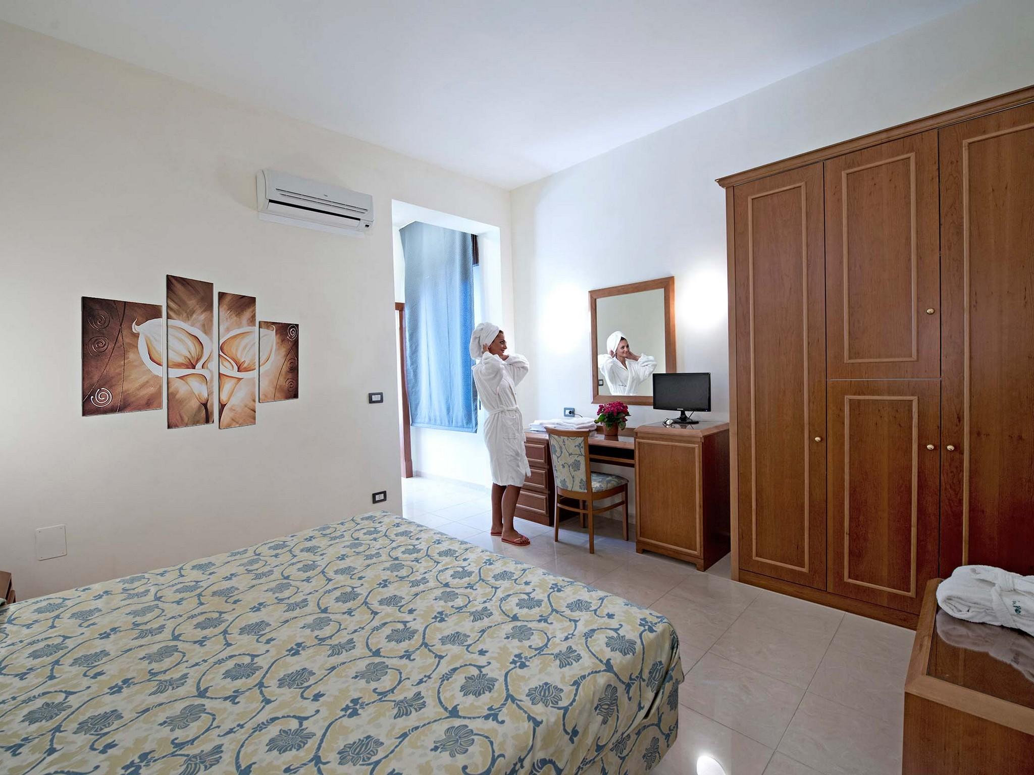 อัลแบร์โก แตร์เม ฟอร์เลนซา Hotel คอนตูร์ซี ภายนอก รูปภาพ